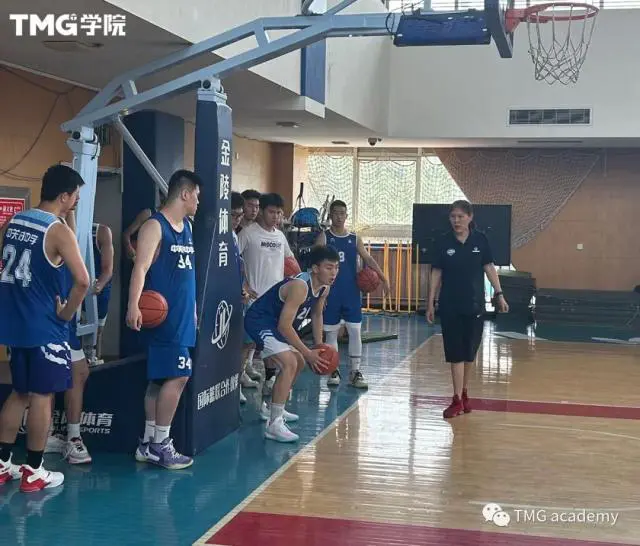如何为残疾人士提供适合的篮球辅导_1